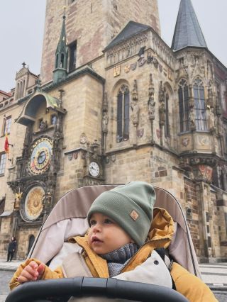 ✨ Malý výletník v Praze ✨ A BeLau čepice? Hodí se i pro ty úplně nejmenší — ideální i do města, teplá a pohodlná na celý...